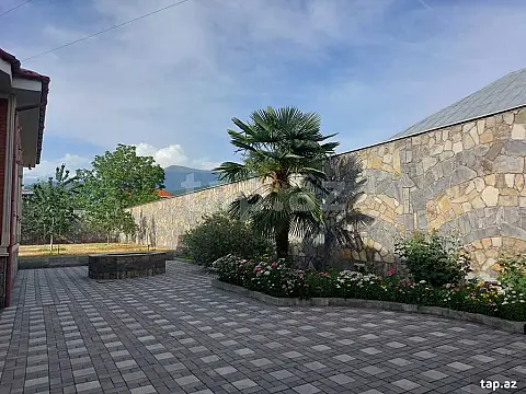Kirayə verilir 4 otaqlı həyət evi