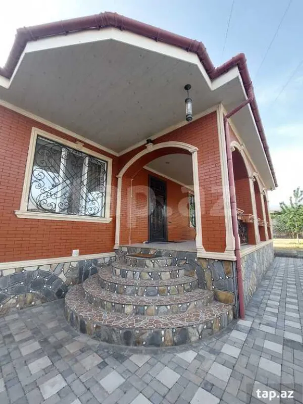 Kirayə verilir 4 otaqlı həyət evi