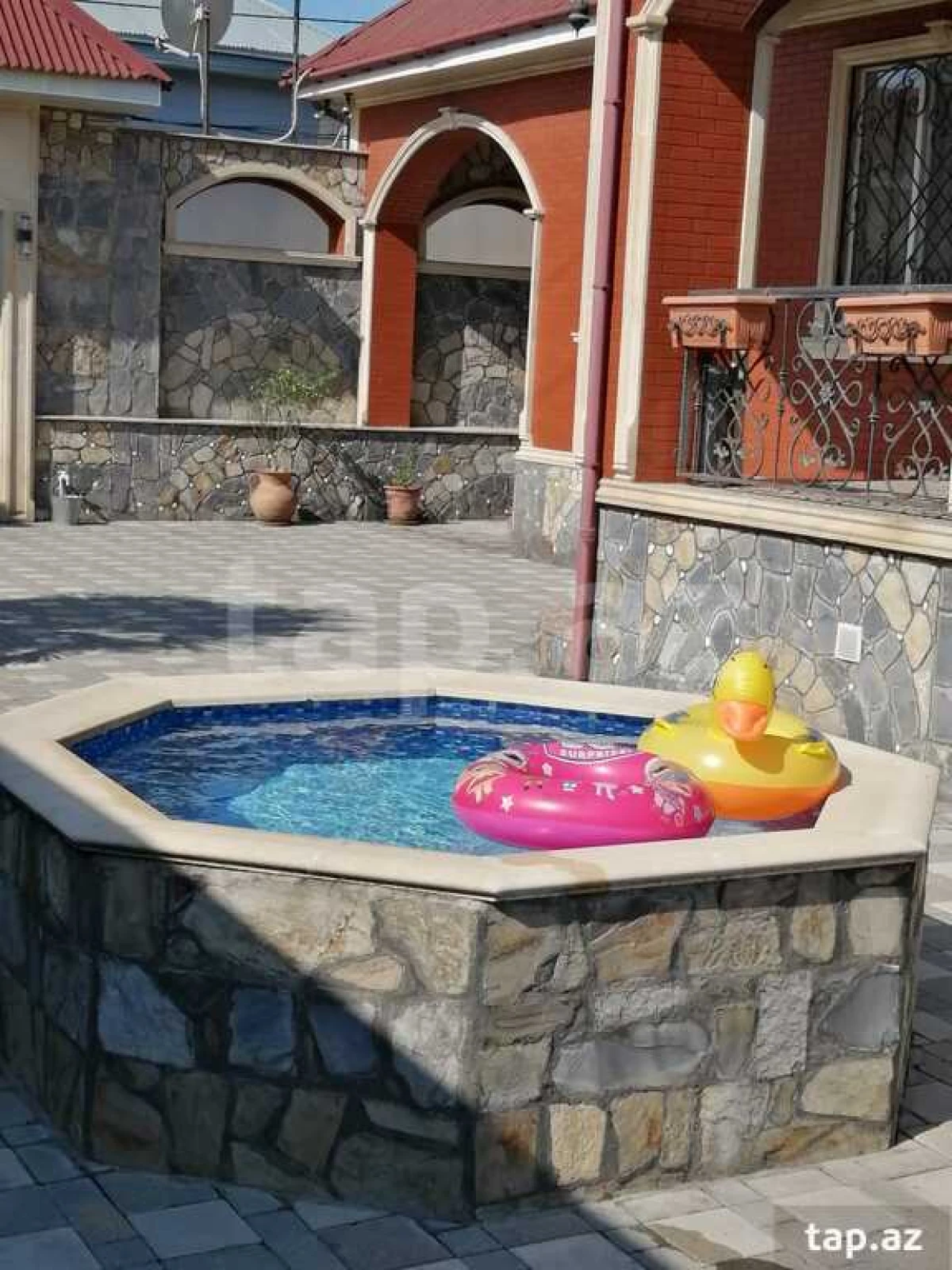 Kirayə verilir 4 otaqlı həyət evi