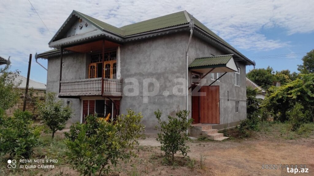 Satılır 6 otaqlı həyət evi 300 m²