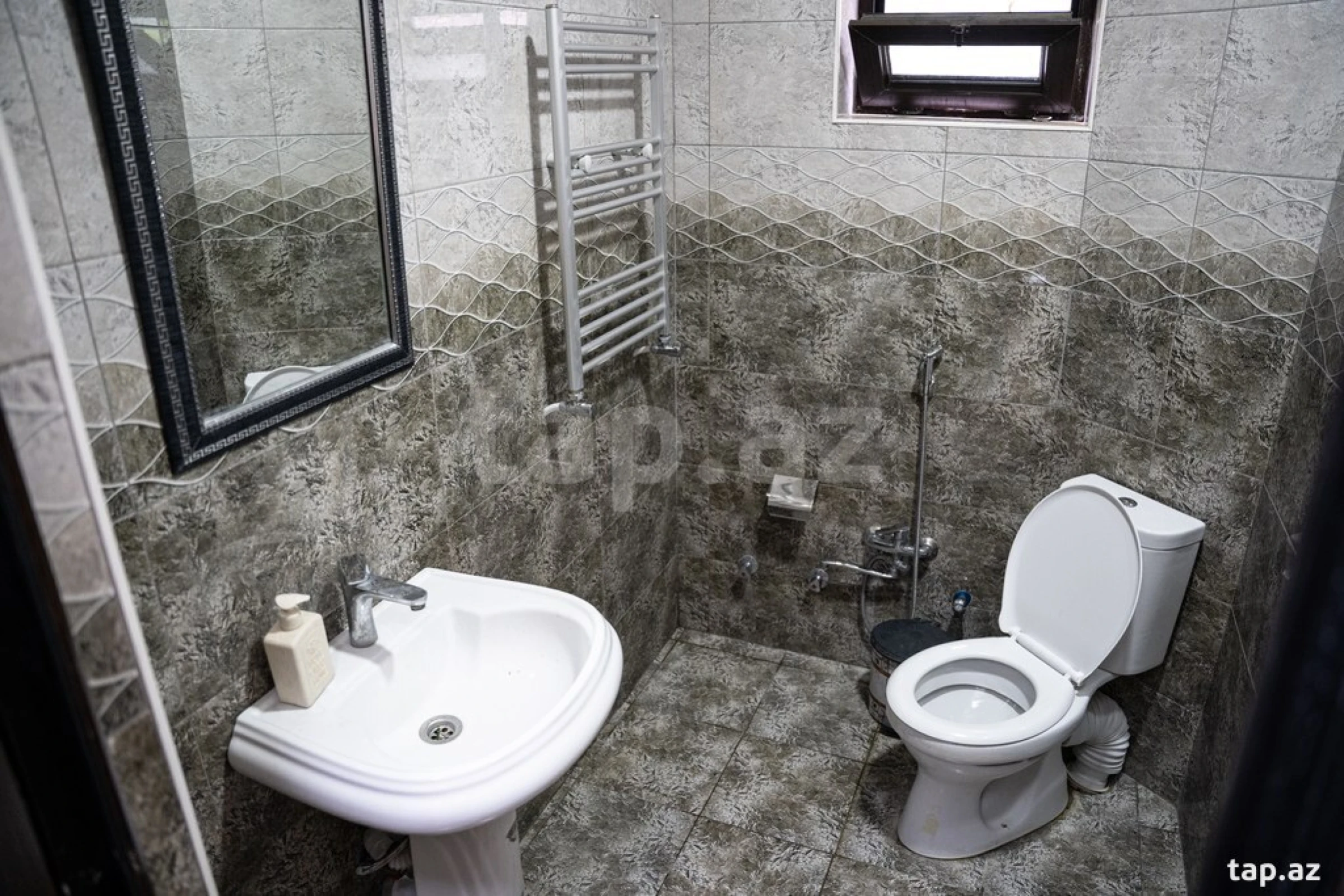 Kirayə verilir 3 otaqlı həyət evi