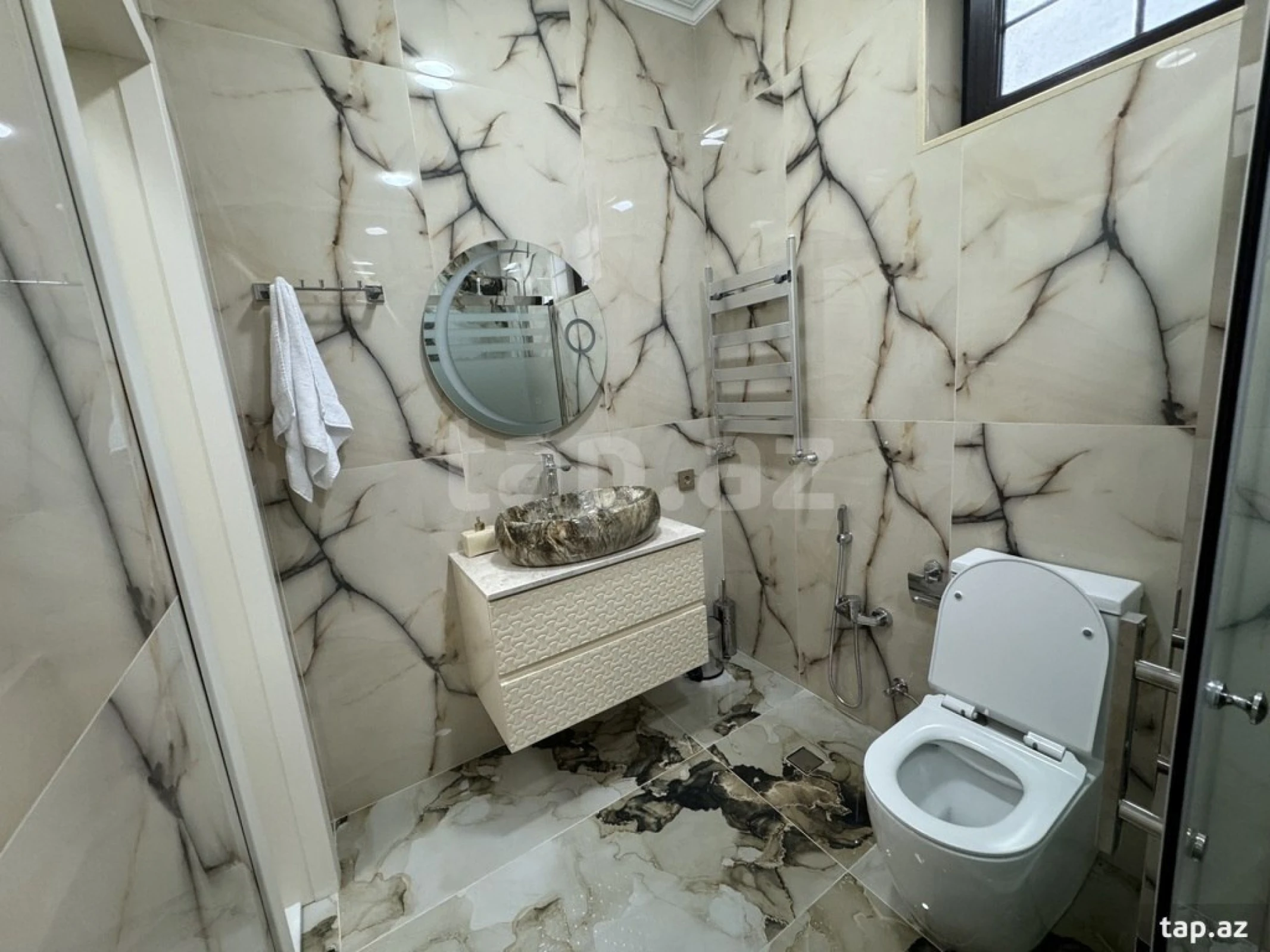 Kirayə verilir 4 otaqlı həyət evi