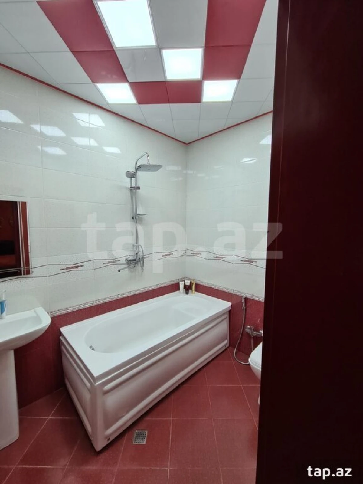 Kirayə verilir 4 otaqlı həyət evi 300 m²