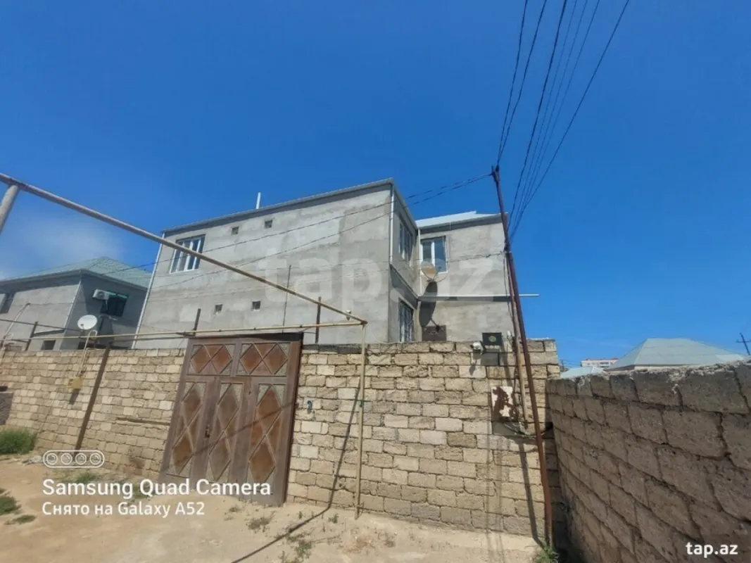 Satılır 7 otaqlı həyət evi