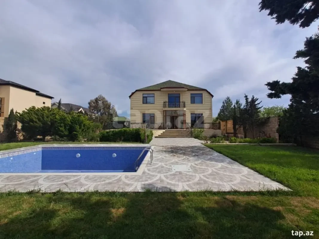 Kirayə verilir 10 otaqlı həyət evi 300 m²