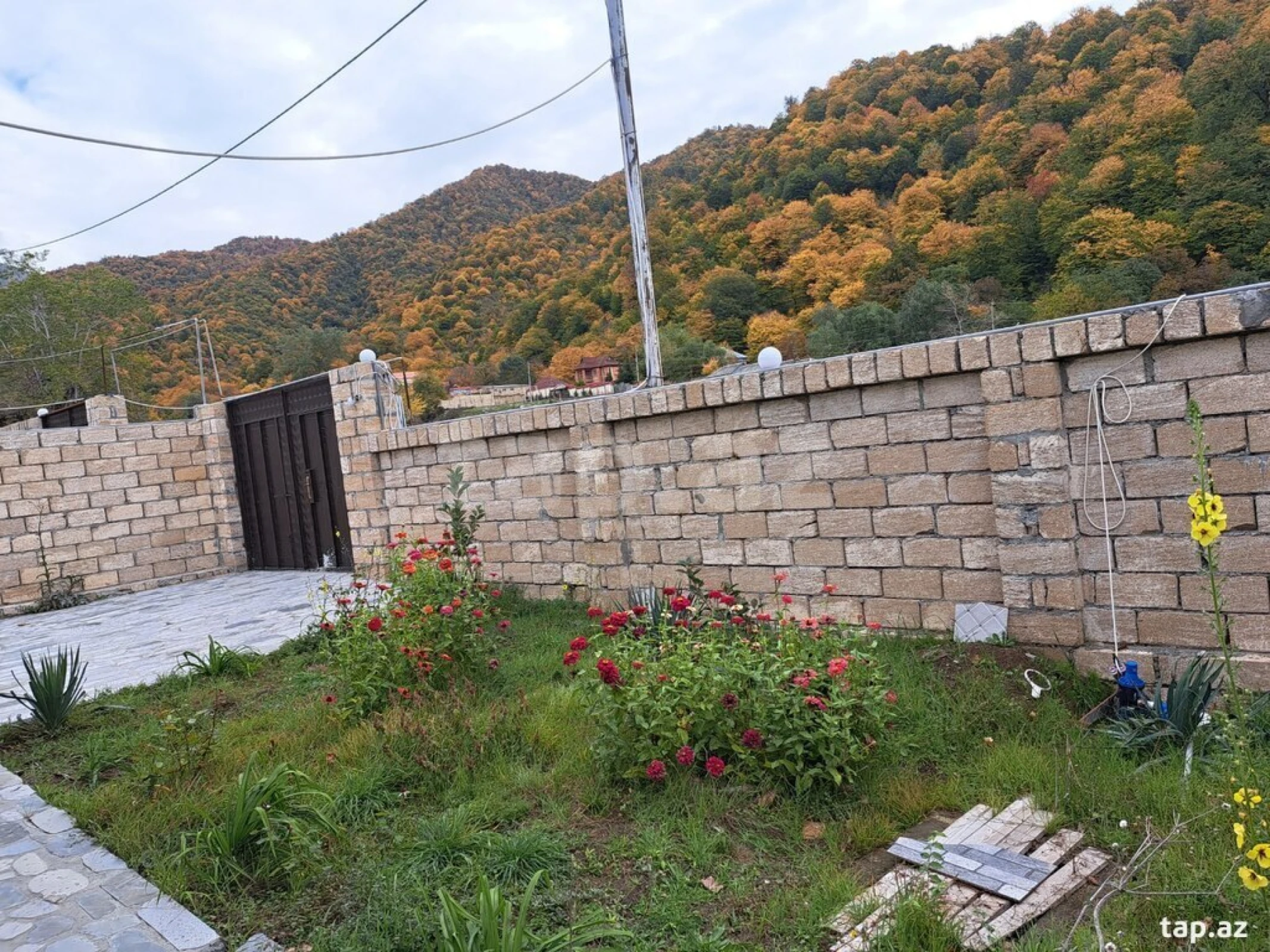 Kirayə verilir 4 otaqlı həyət evi