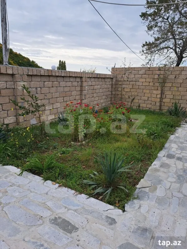 Kirayə verilir 4 otaqlı həyət evi