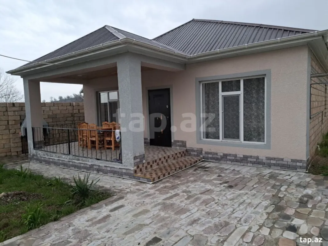 Kirayə verilir 4 otaqlı həyət evi