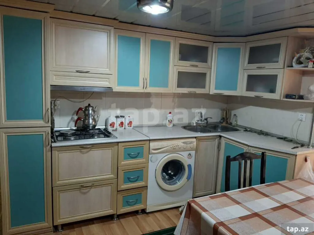 Satılır 6 otaqlı həyət evi