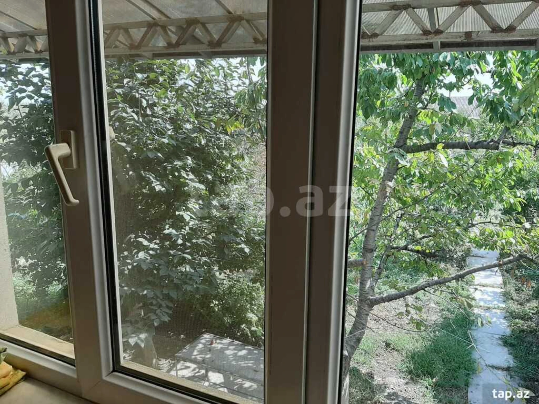 Satılır 6 otaqlı həyət evi