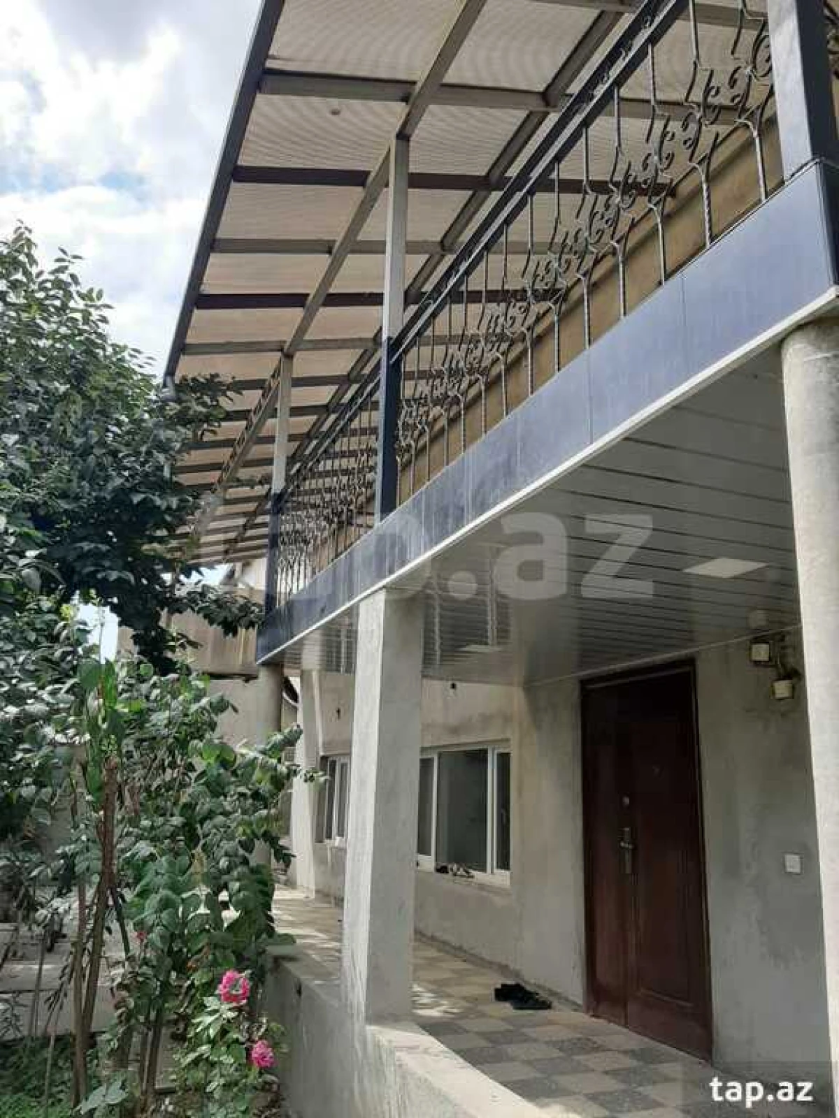 Satılır 6 otaqlı həyət evi