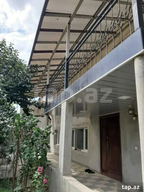 Satılır 6 otaqlı həyət evi