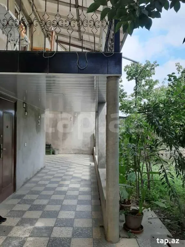 Satılır 6 otaqlı həyət evi