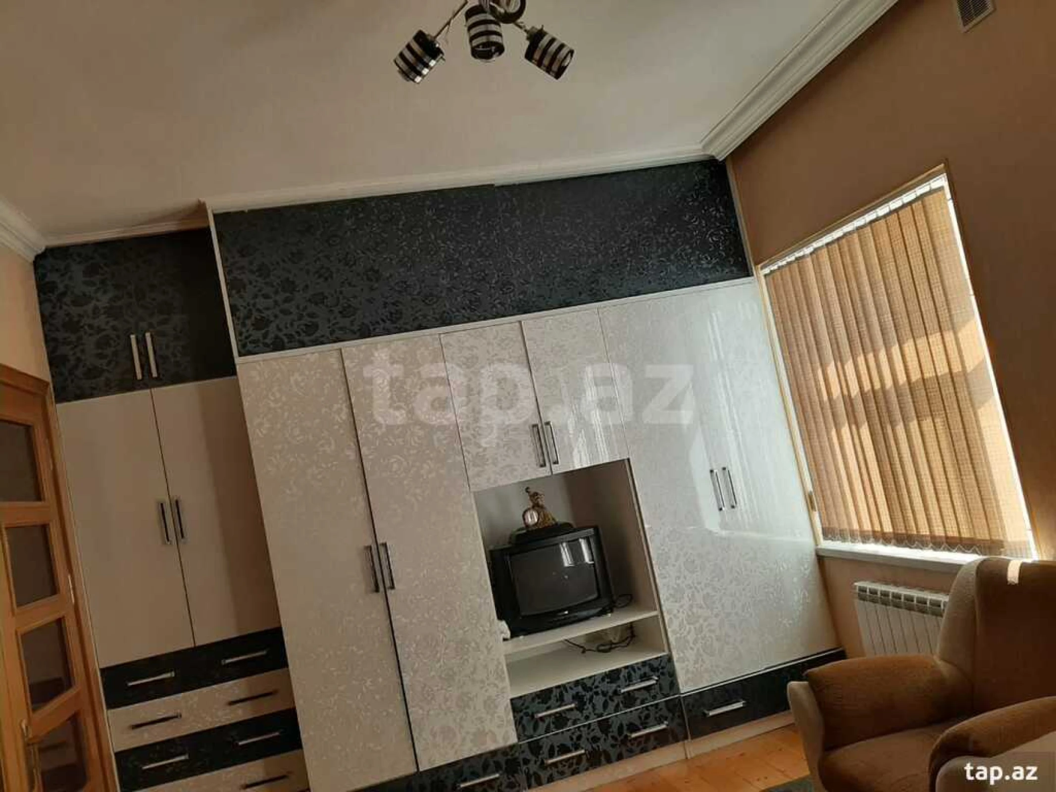 Satılır 6 otaqlı həyət evi