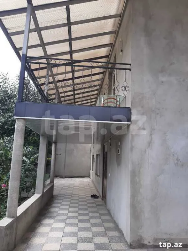 Satılır 6 otaqlı həyət evi