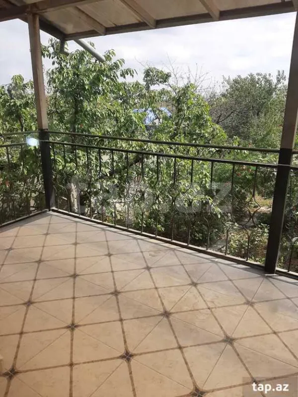 Satılır 6 otaqlı həyət evi