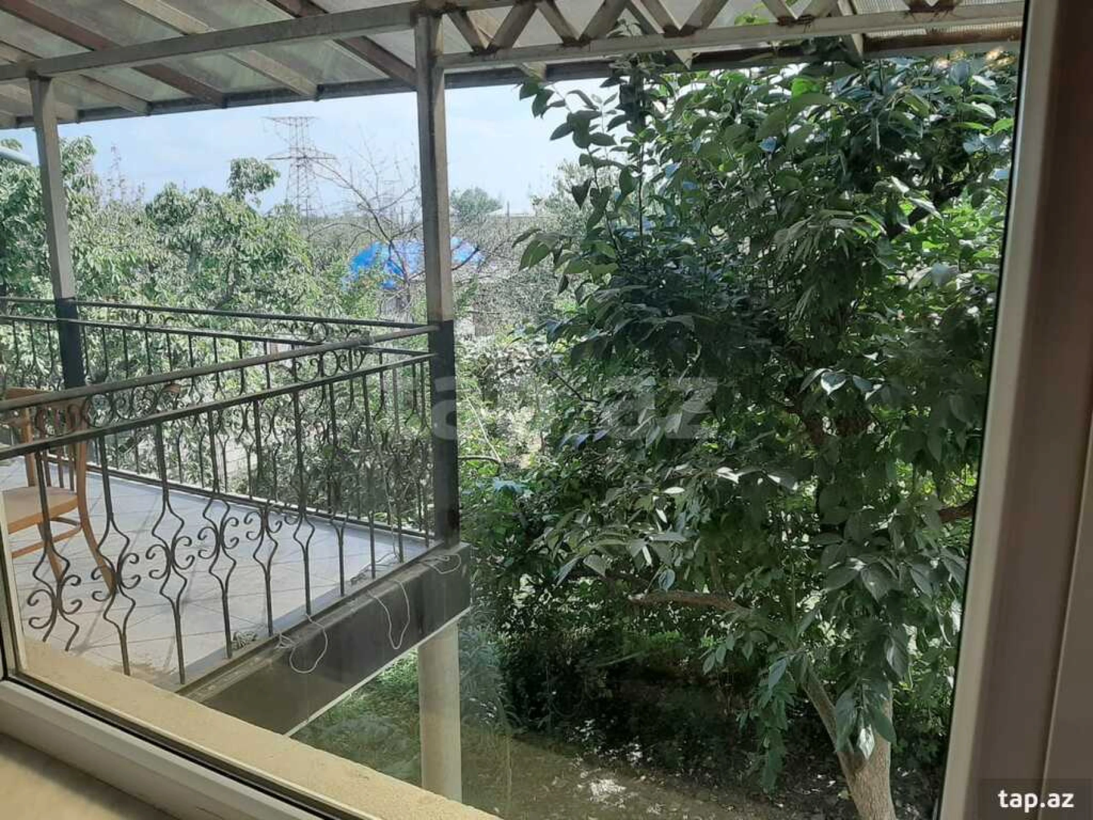 Satılır 6 otaqlı həyət evi