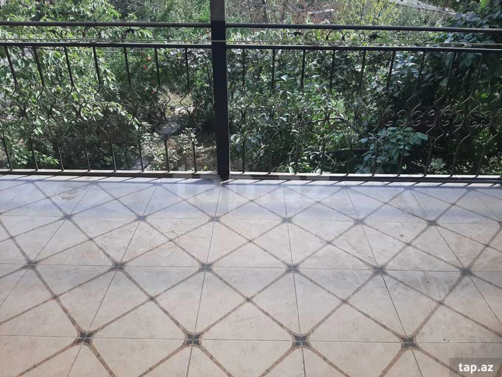 Satılır 6 otaqlı həyət evi