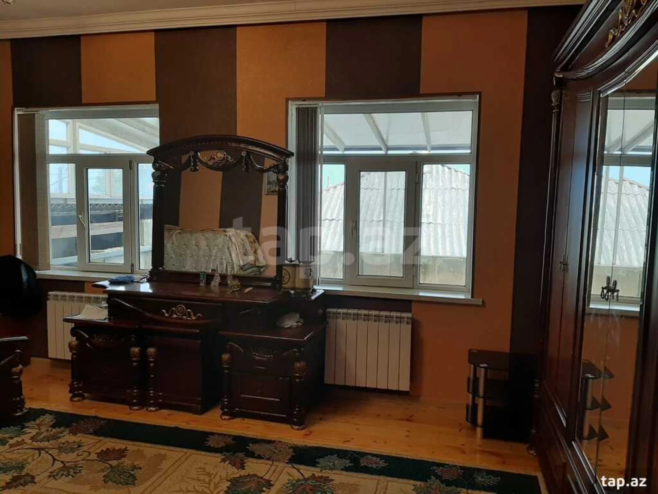 Satılır 6 otaqlı həyət evi