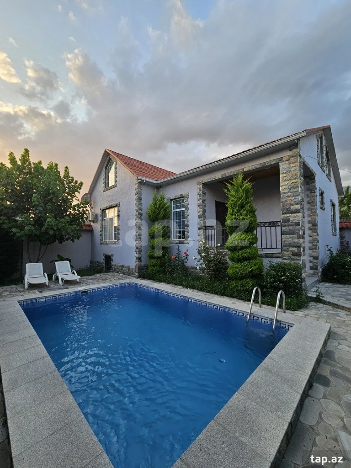 Kirayə verilir 3 otaqlı həyət evi