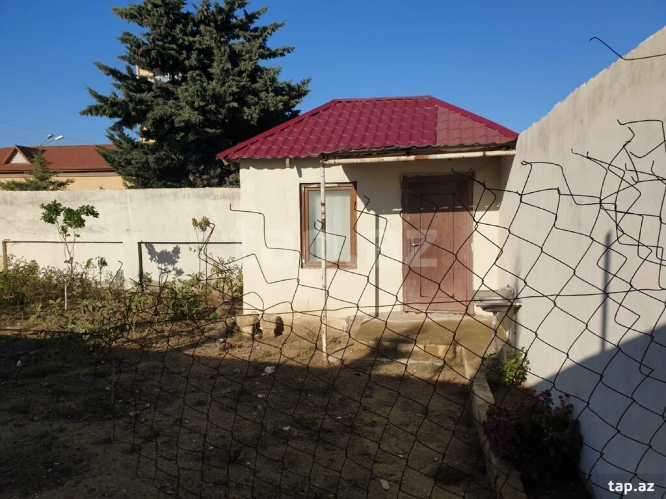 Satılır 6 otaqlı həyət evi