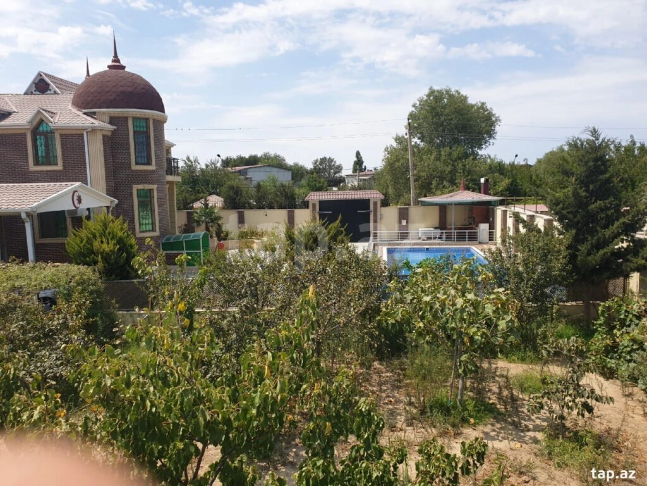 Satılır 6 otaqlı həyət evi