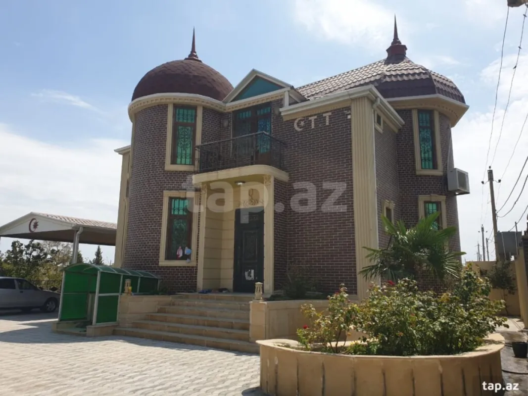 Satılır 6 otaqlı həyət evi