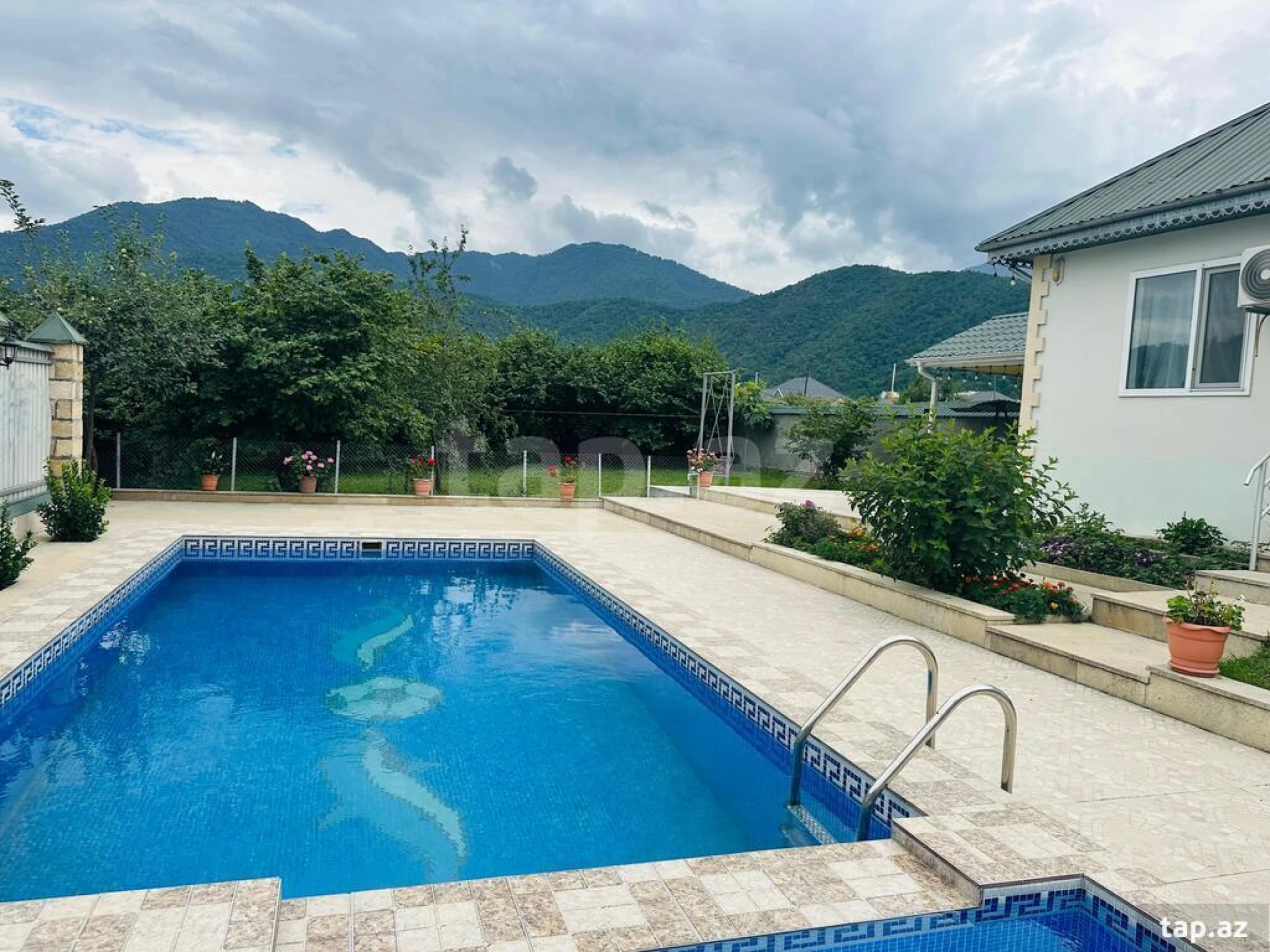 Kirayə verilir 3 otaqlı həyət evi