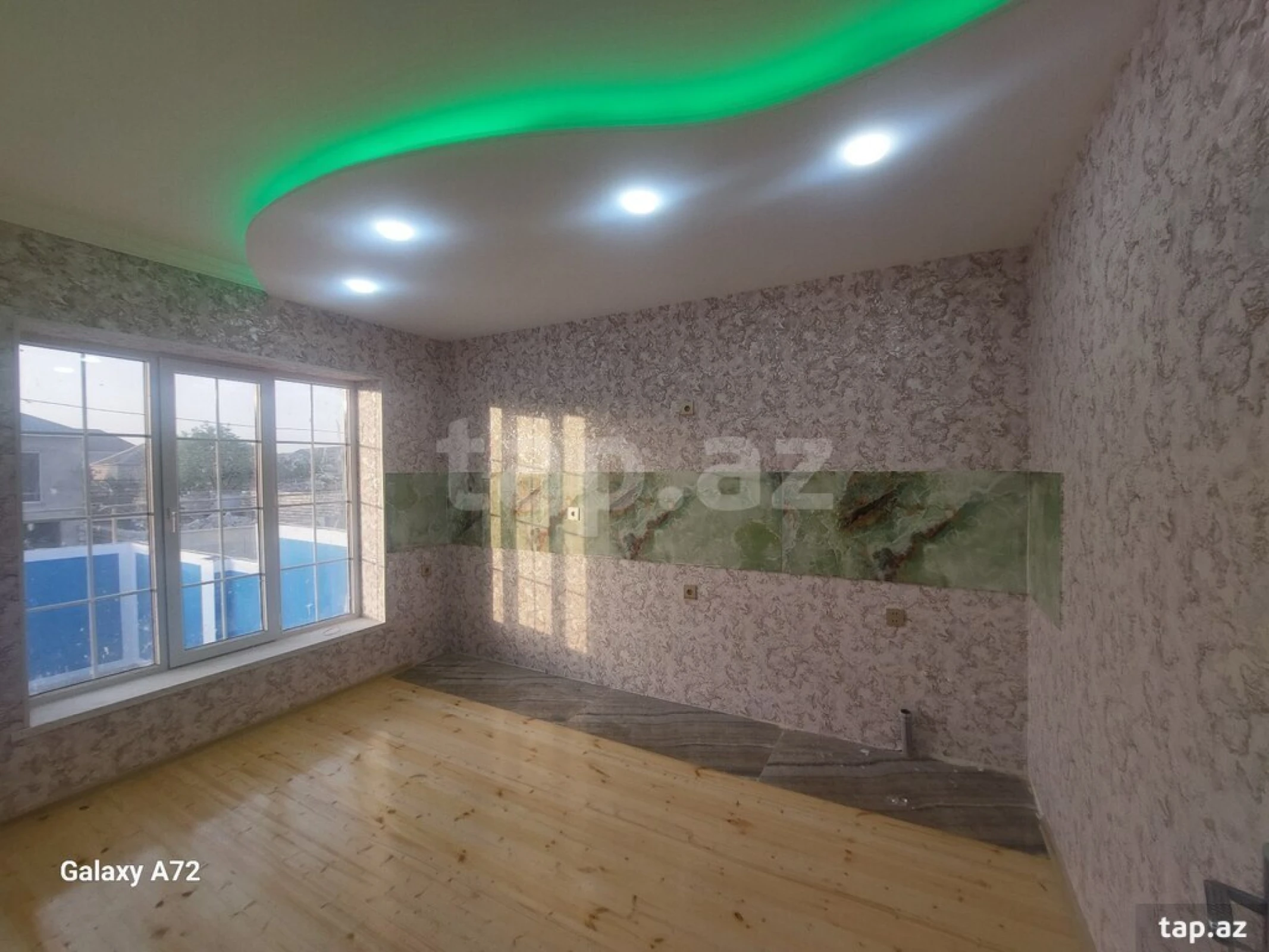 Satılır 3 otaqlı həyət evi 240 m²