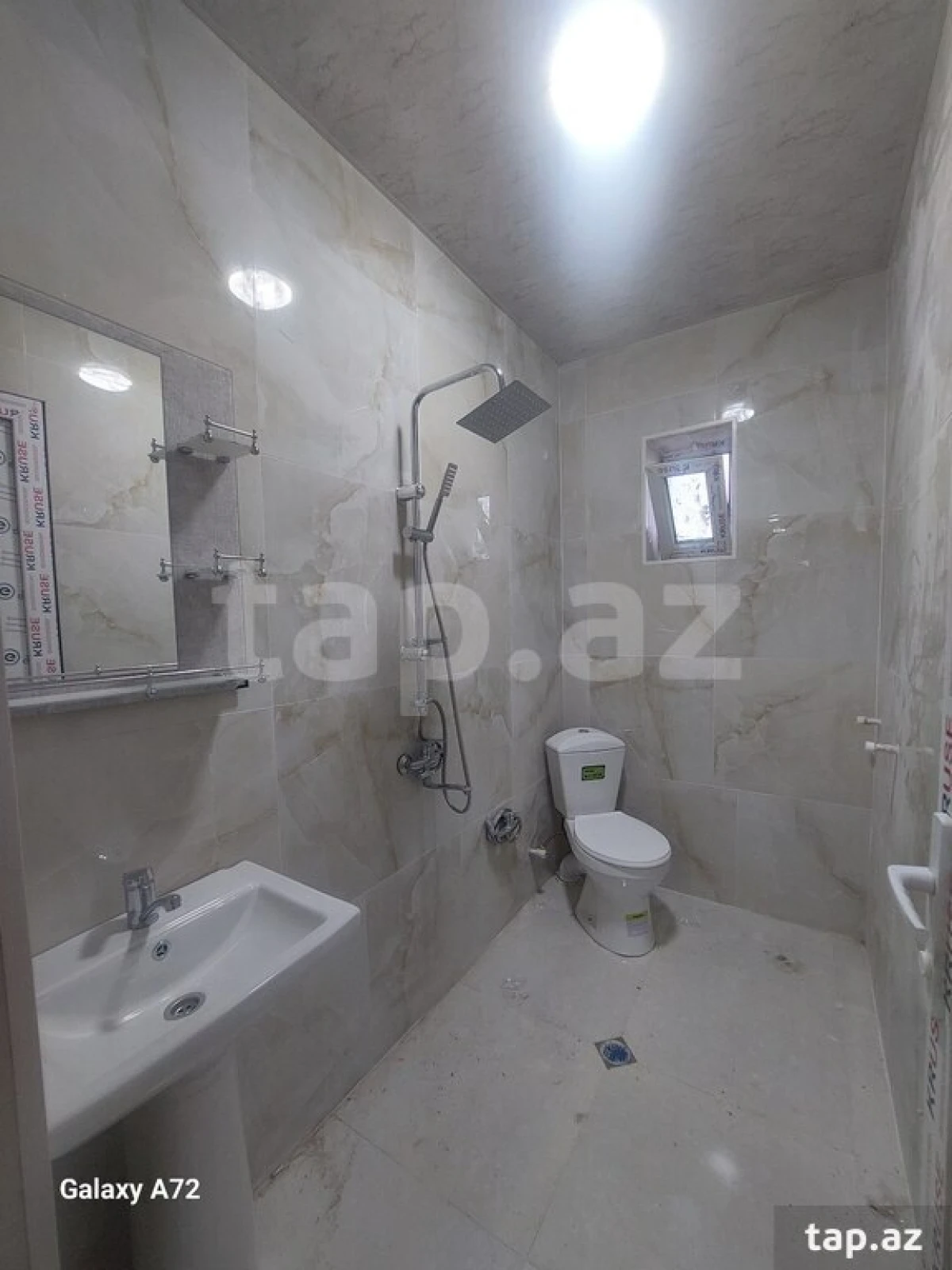 Satılır 3 otaqlı həyət evi 240 m²