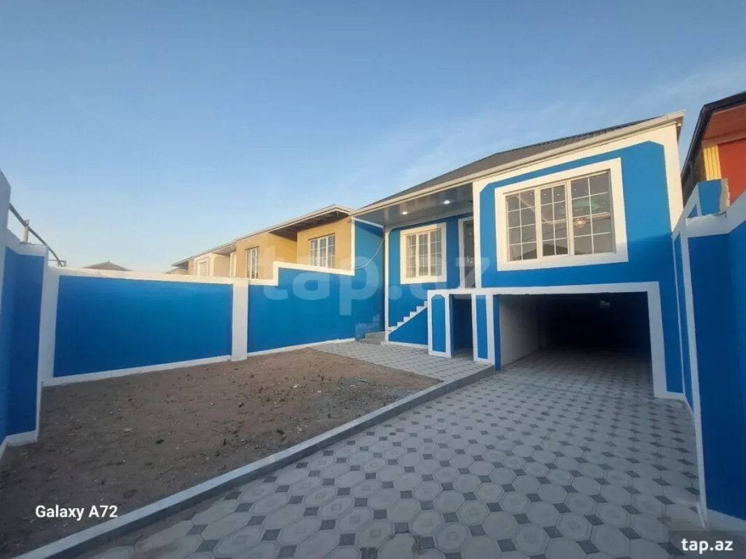Satılır 3 otaqlı həyət evi 240 m²