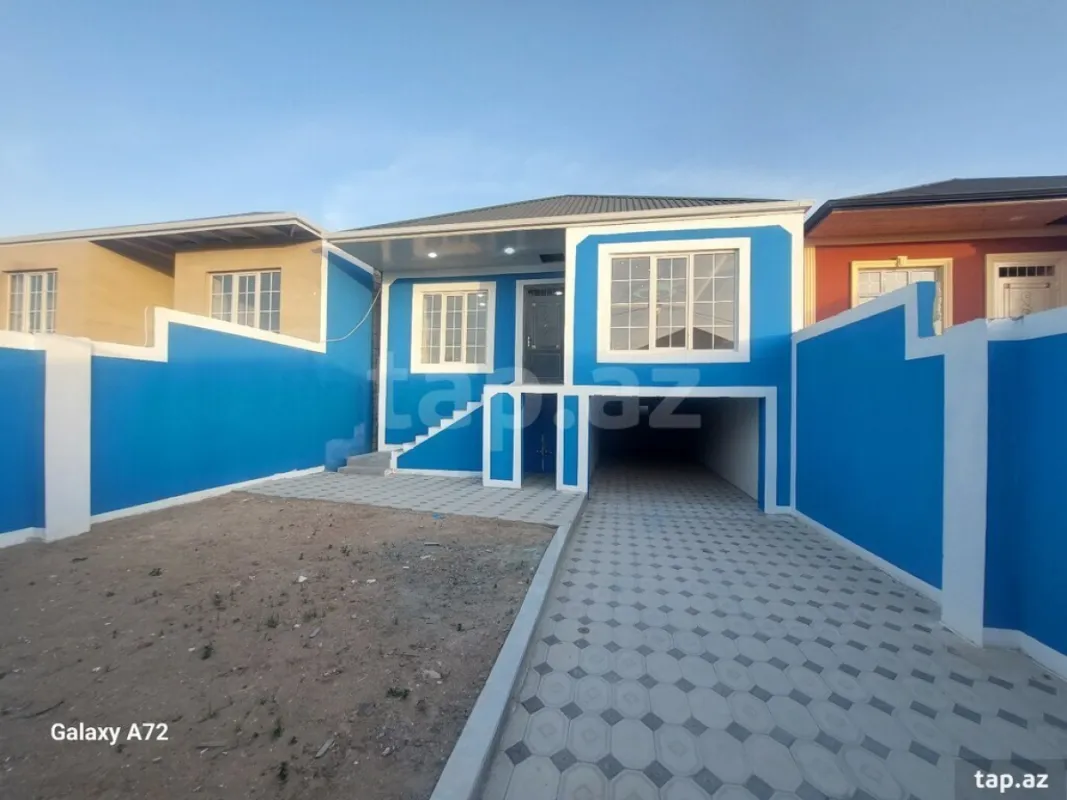 Satılır 3 otaqlı həyət evi 240 m²