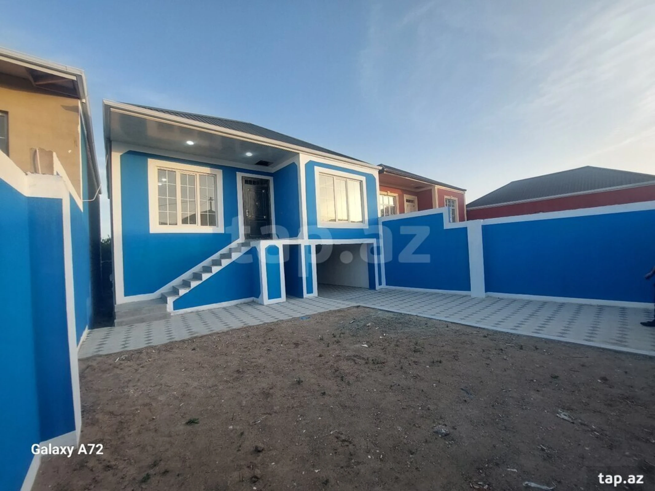 Satılır 3 otaqlı həyət evi 240 m²