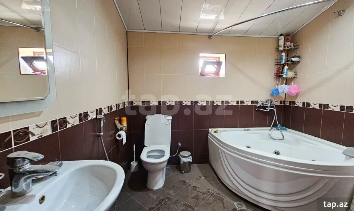 Satılır 7 otaqlı həyət evi 218 m²