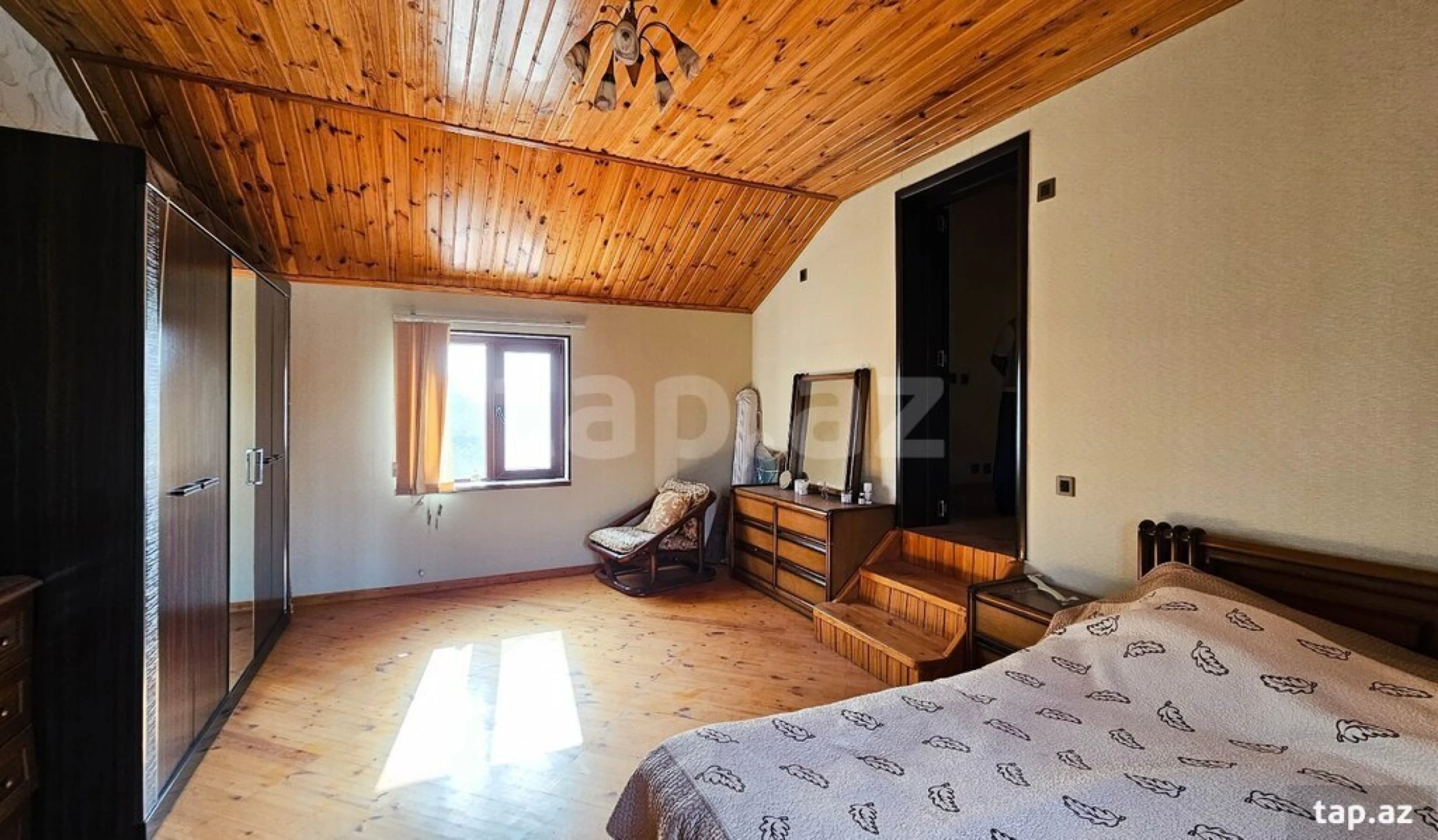 Satılır 7 otaqlı həyət evi 218 m²