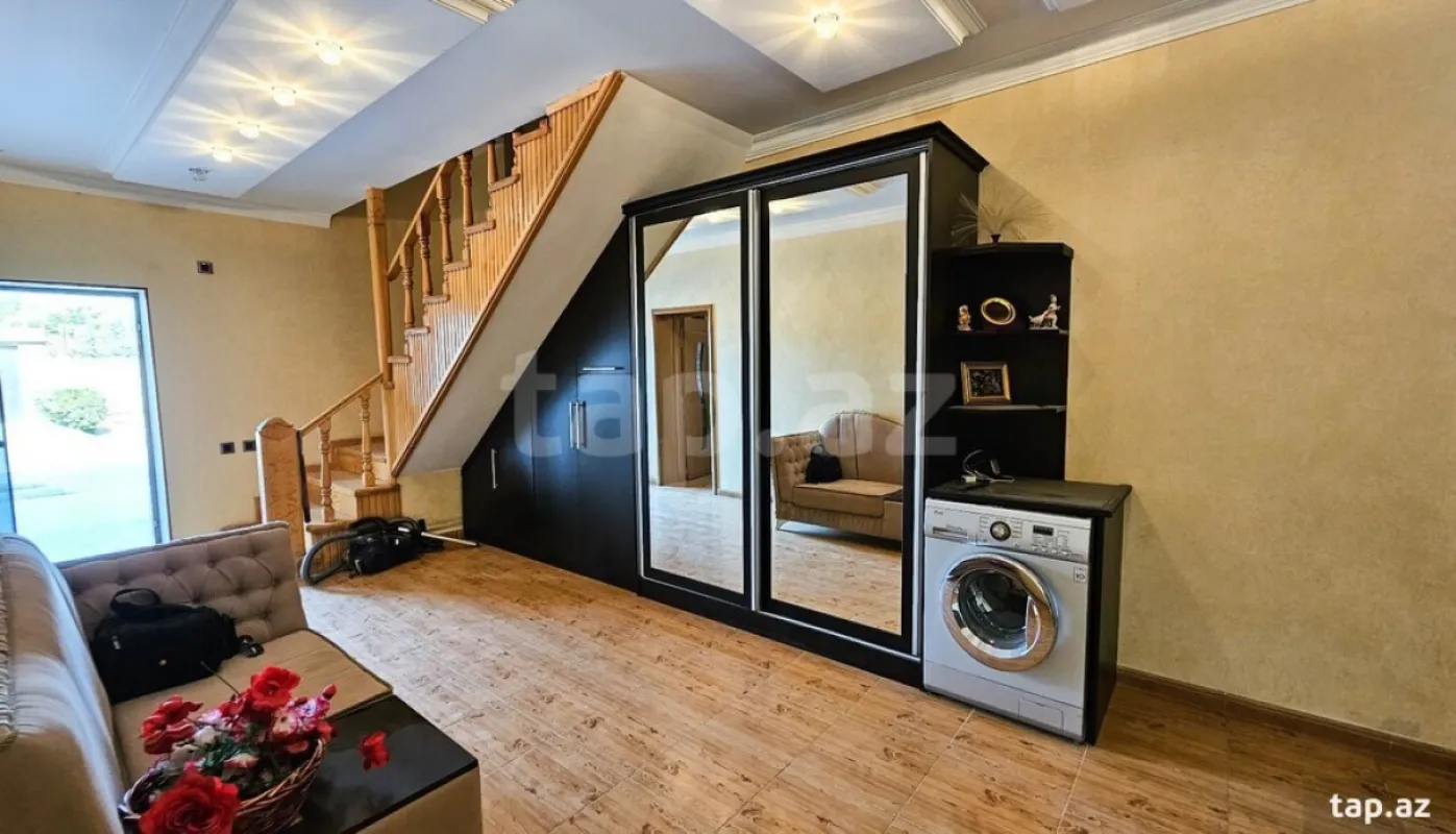 Satılır 7 otaqlı həyət evi 218 m²