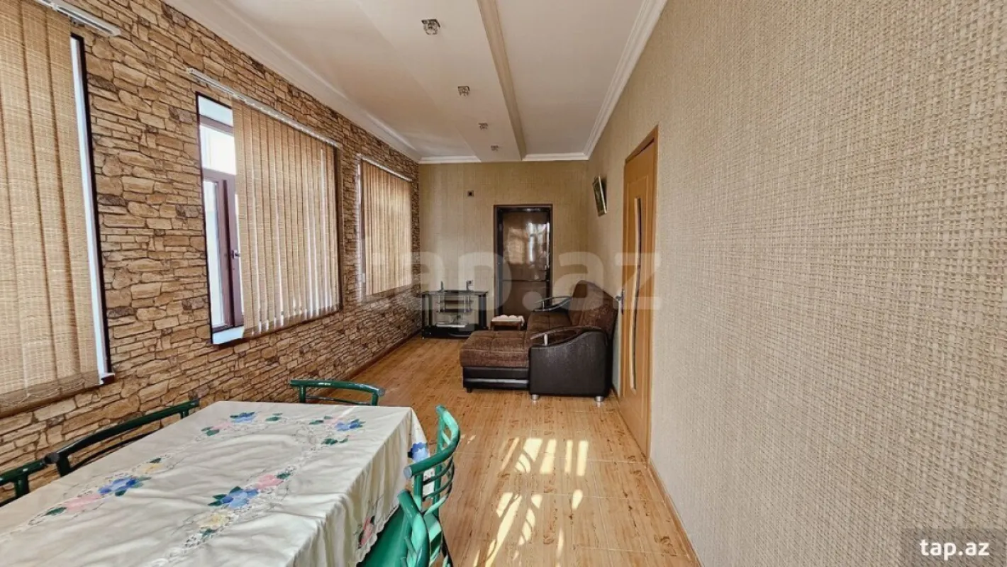 Satılır 7 otaqlı həyət evi 218 m²