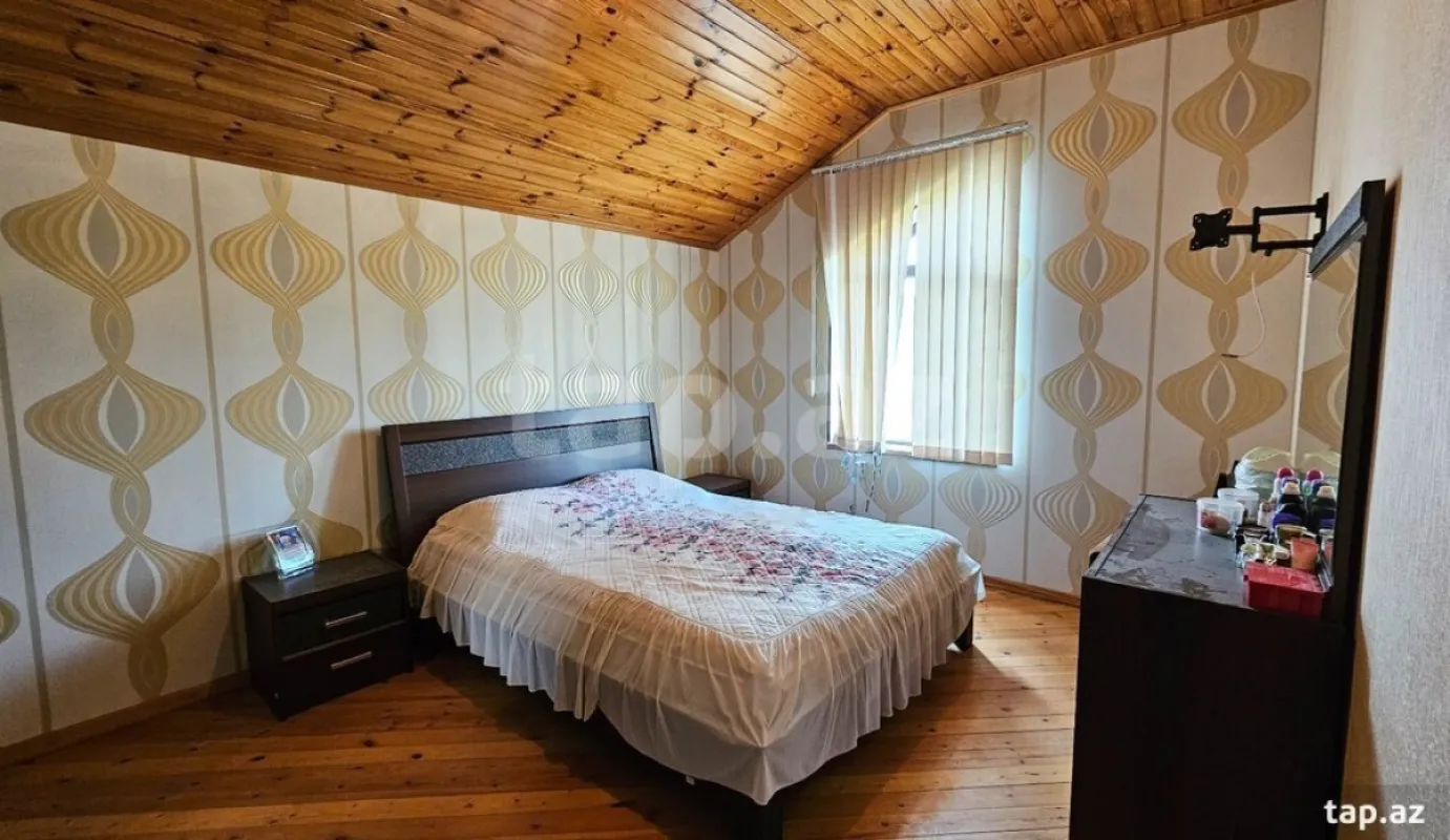 Satılır 7 otaqlı həyət evi 218 m²