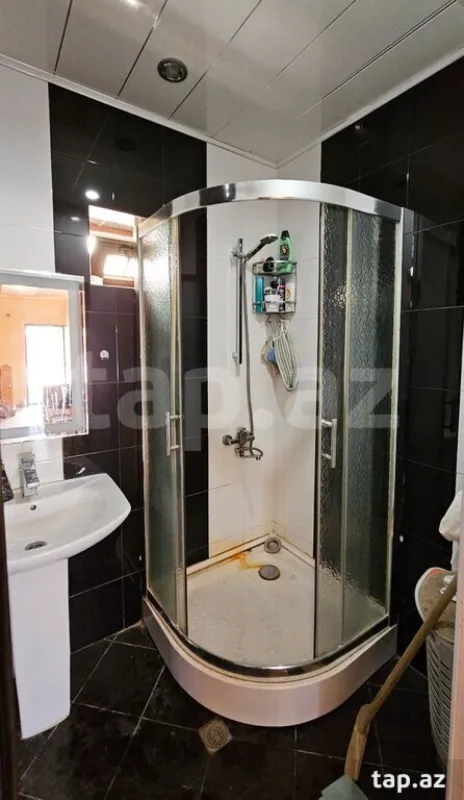 Satılır 7 otaqlı həyət evi 218 m²