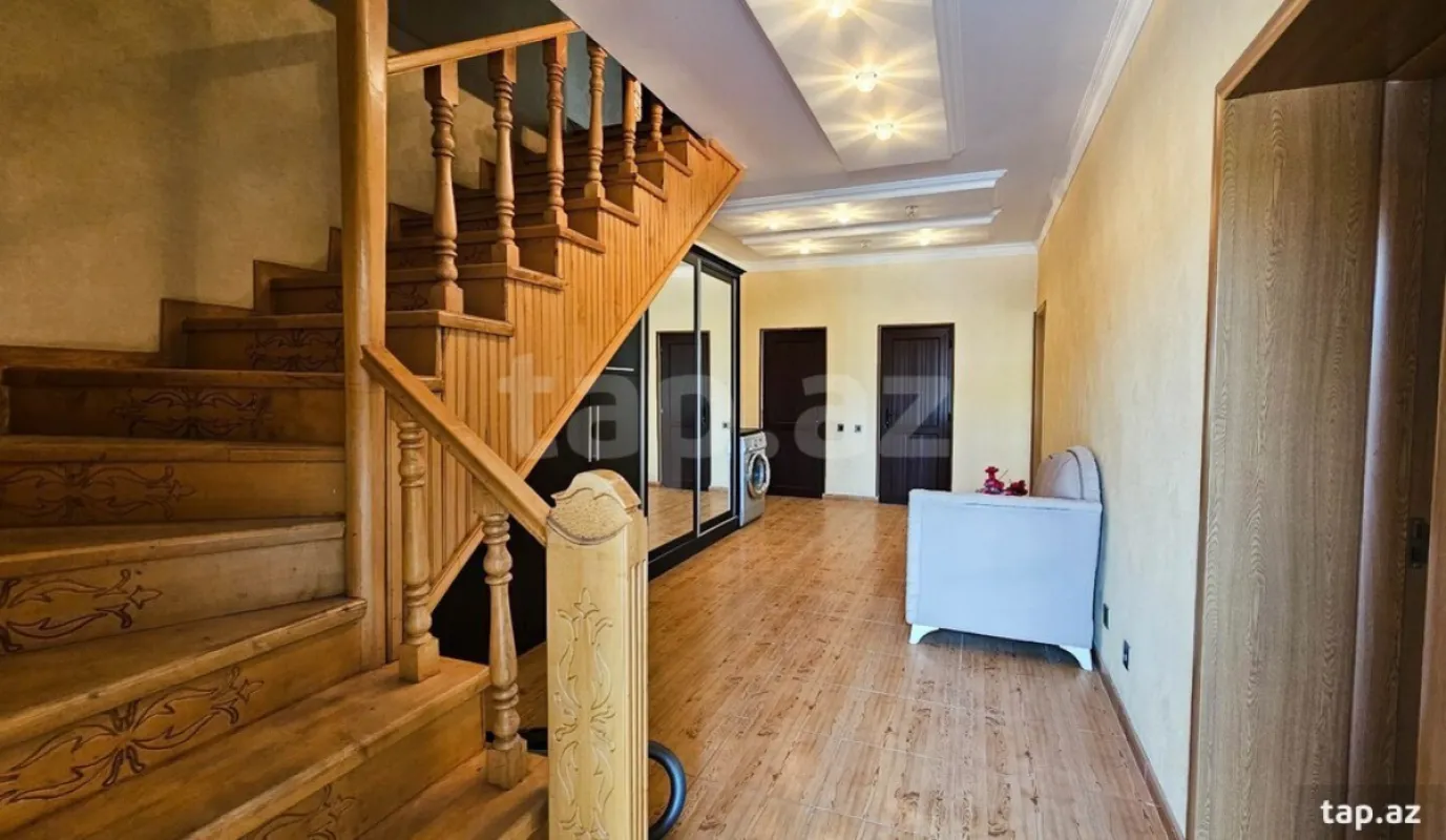 Satılır 7 otaqlı həyət evi 218 m²