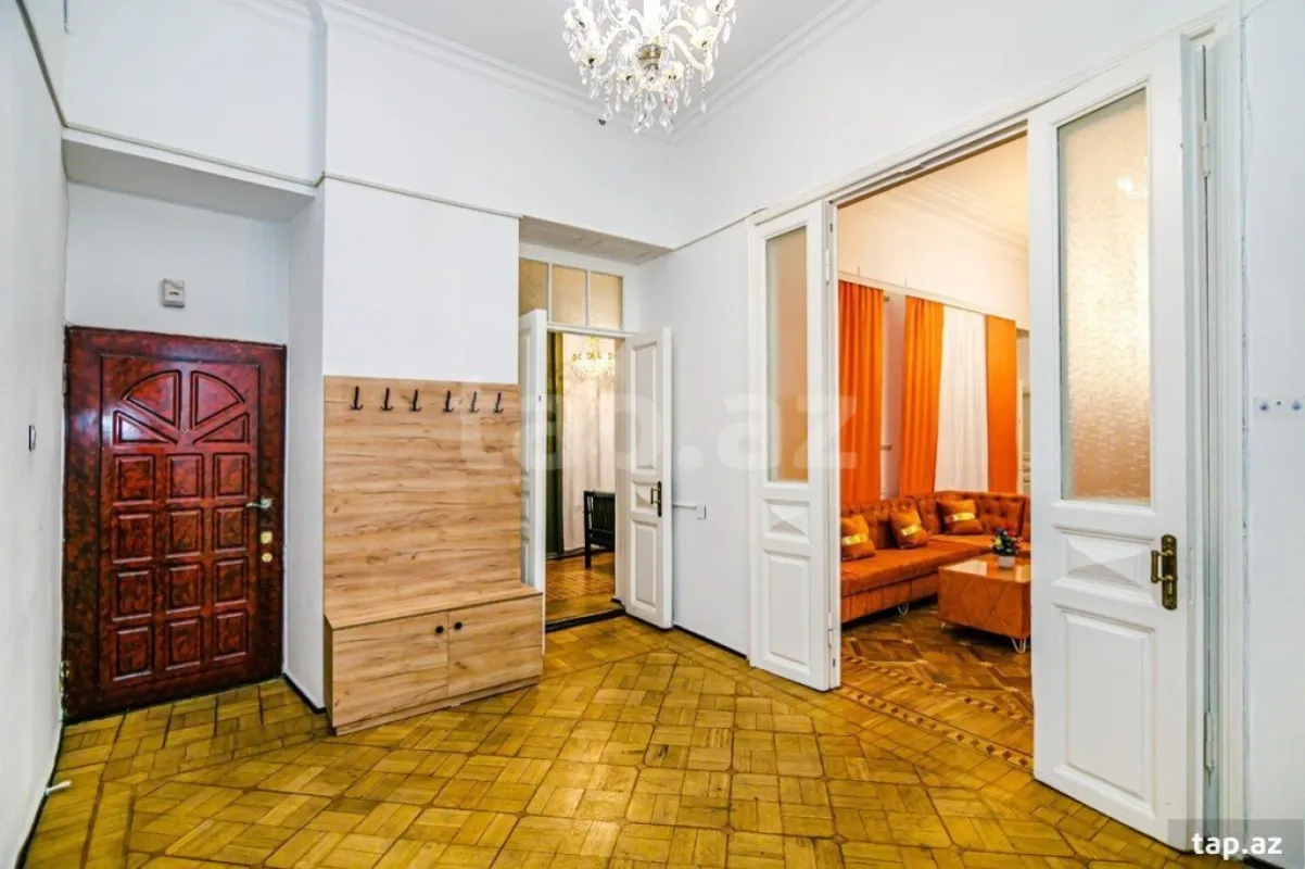 Kirayə verilir 5 otaqlı mənzil 260 m²