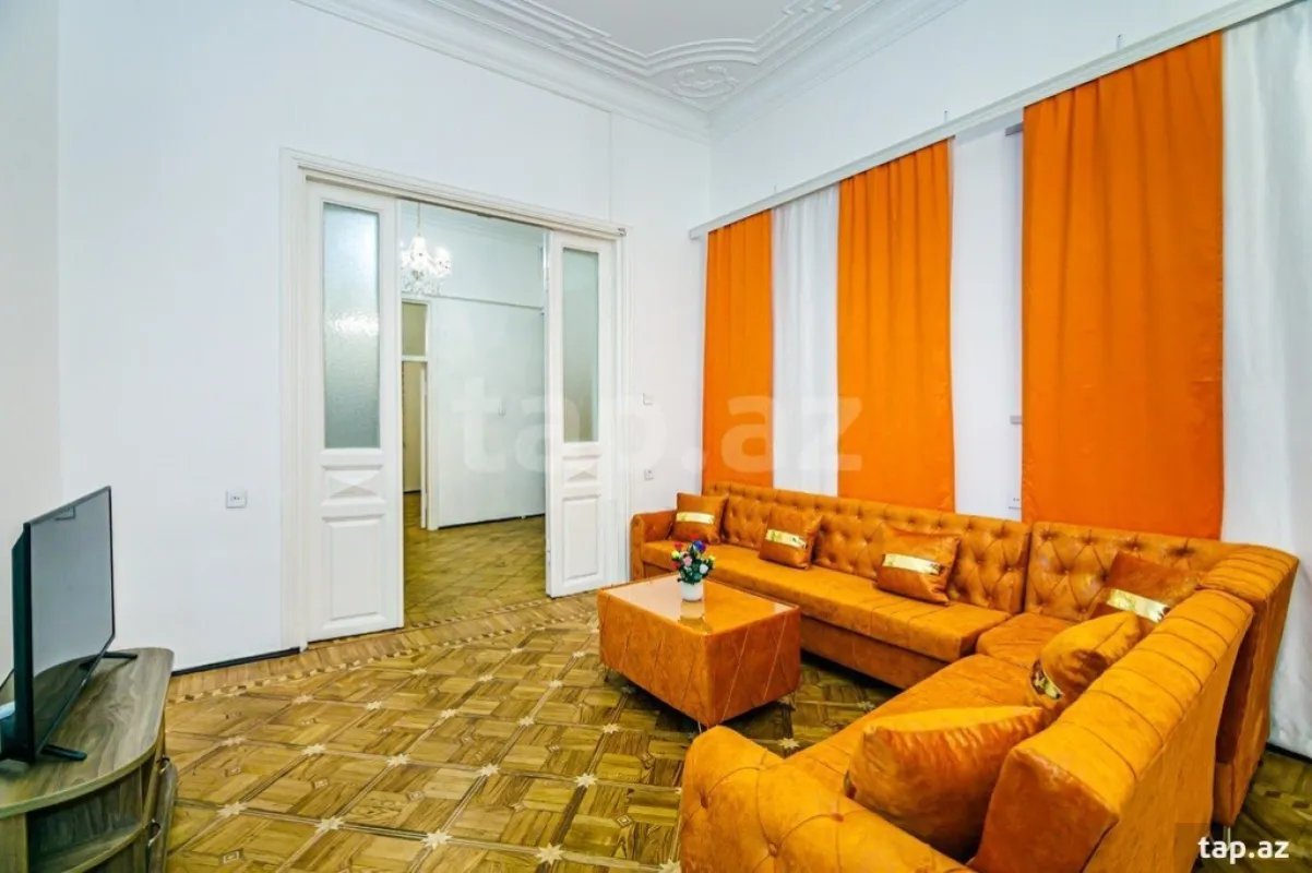 Kirayə verilir 5 otaqlı mənzil 260 m²