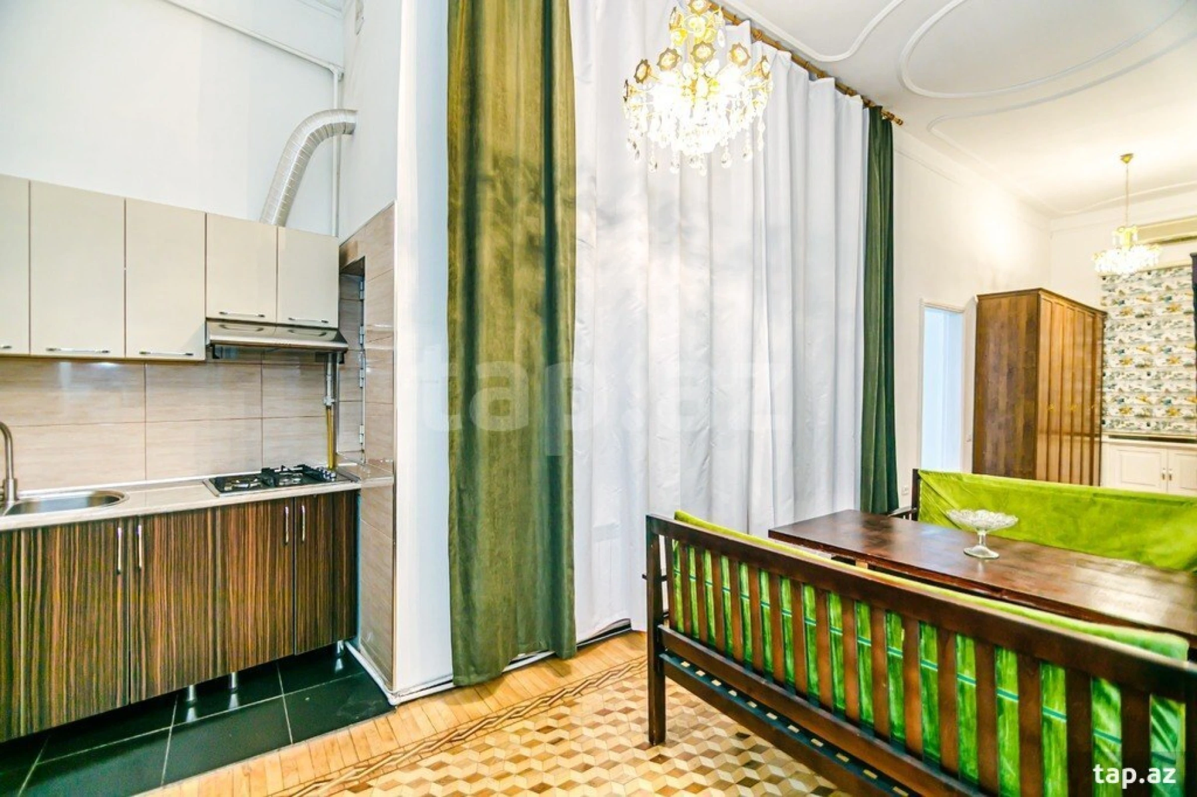 Kirayə verilir 5 otaqlı mənzil 260 m²