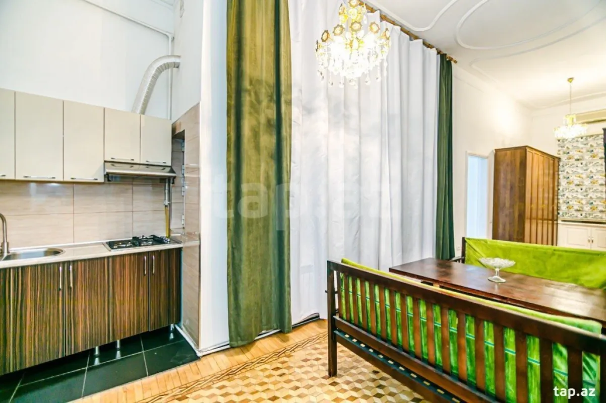 Kirayə verilir 5 otaqlı mənzil 260 m²