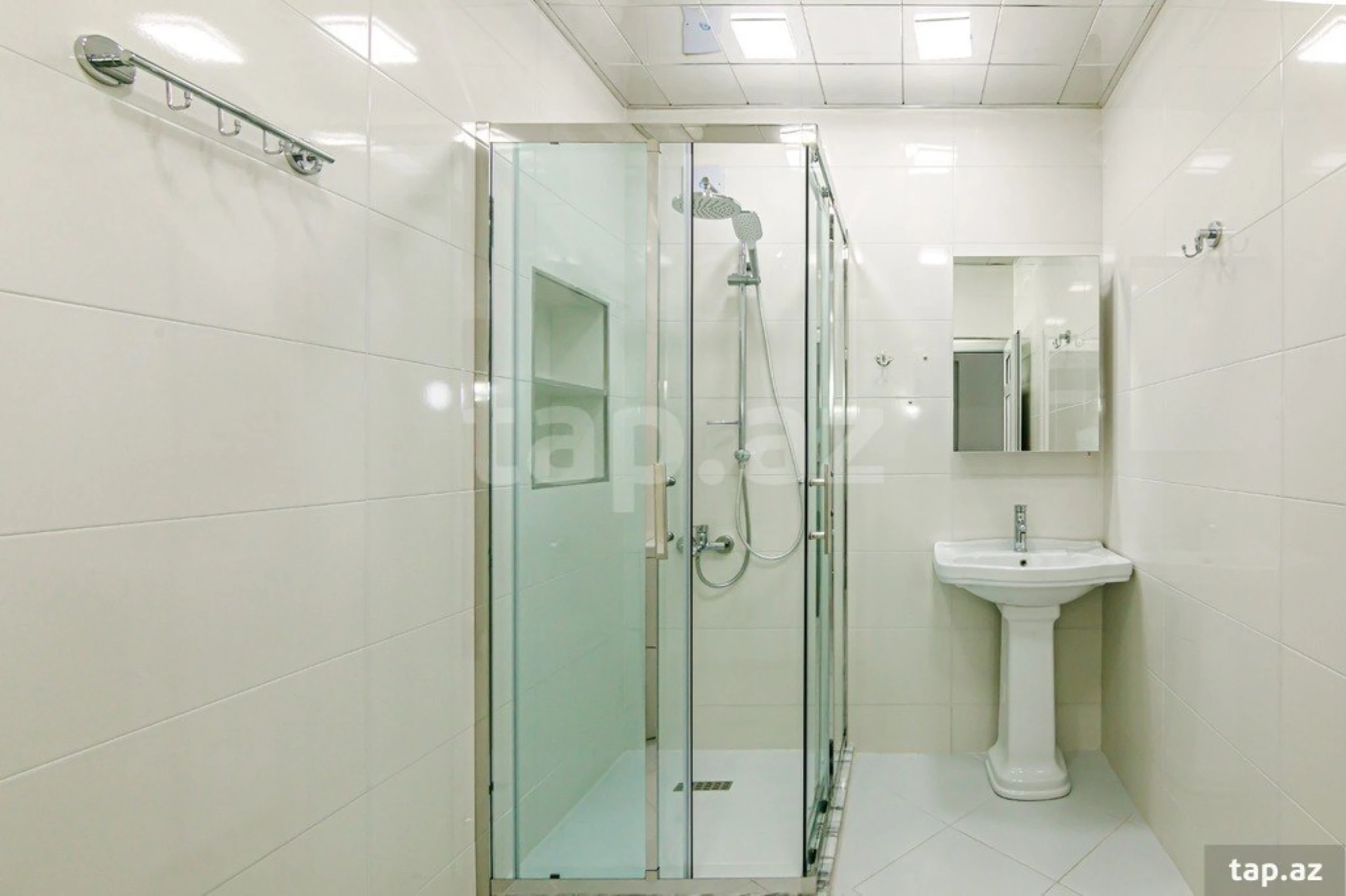 Kirayə verilir 5 otaqlı mənzil 260 m²