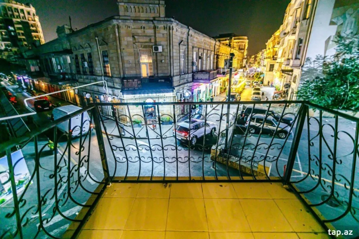 Kirayə verilir 5 otaqlı mənzil 260 m²