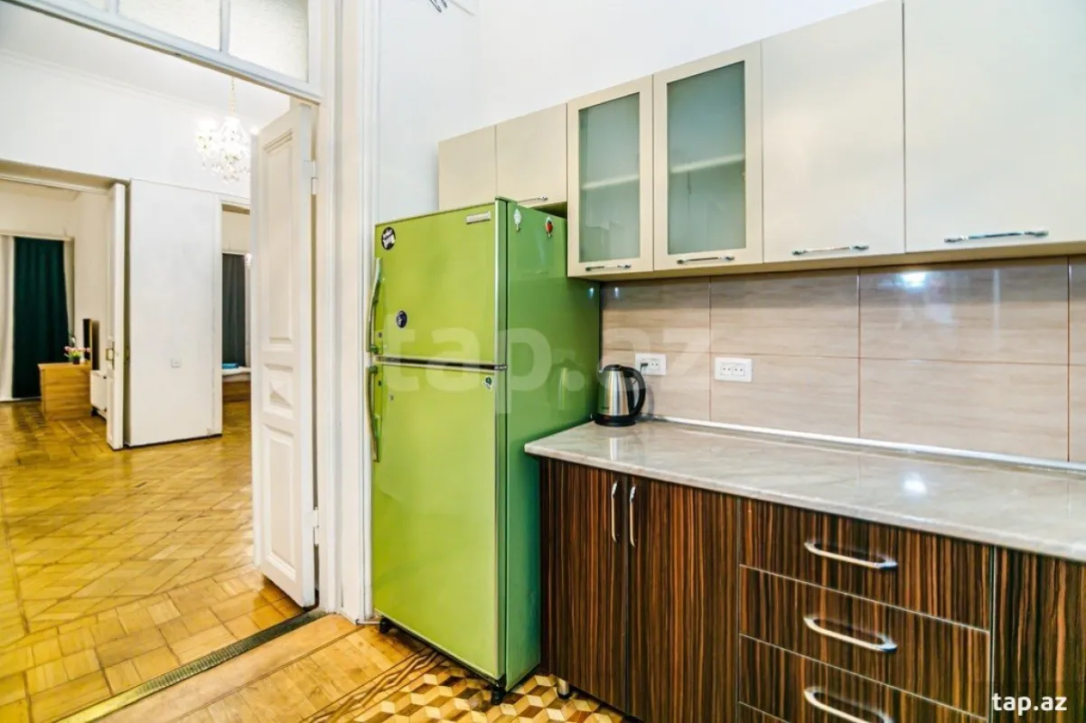 Kirayə verilir 5 otaqlı mənzil 260 m²