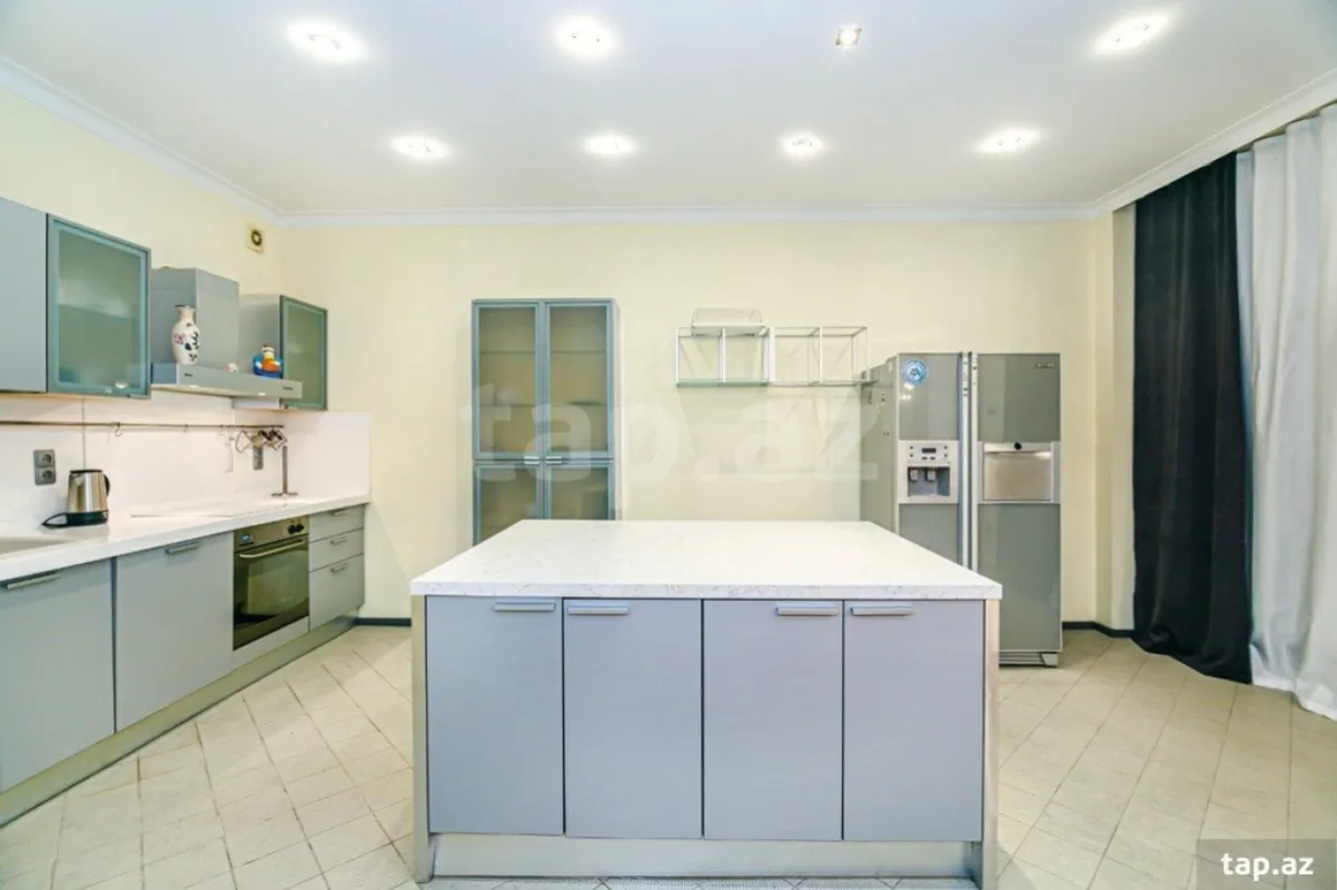 Kirayə verilir 3 otaqlı yeni tikili 205 m²