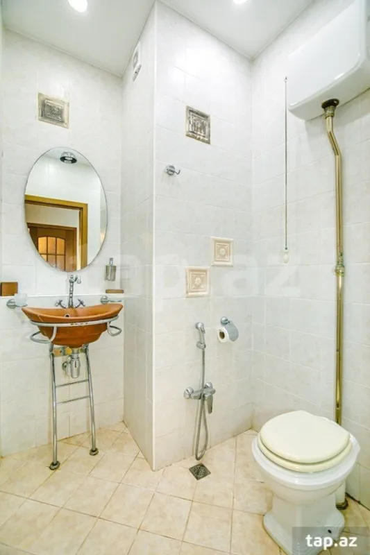 Kirayə verilir 3 otaqlı yeni tikili 205 m²