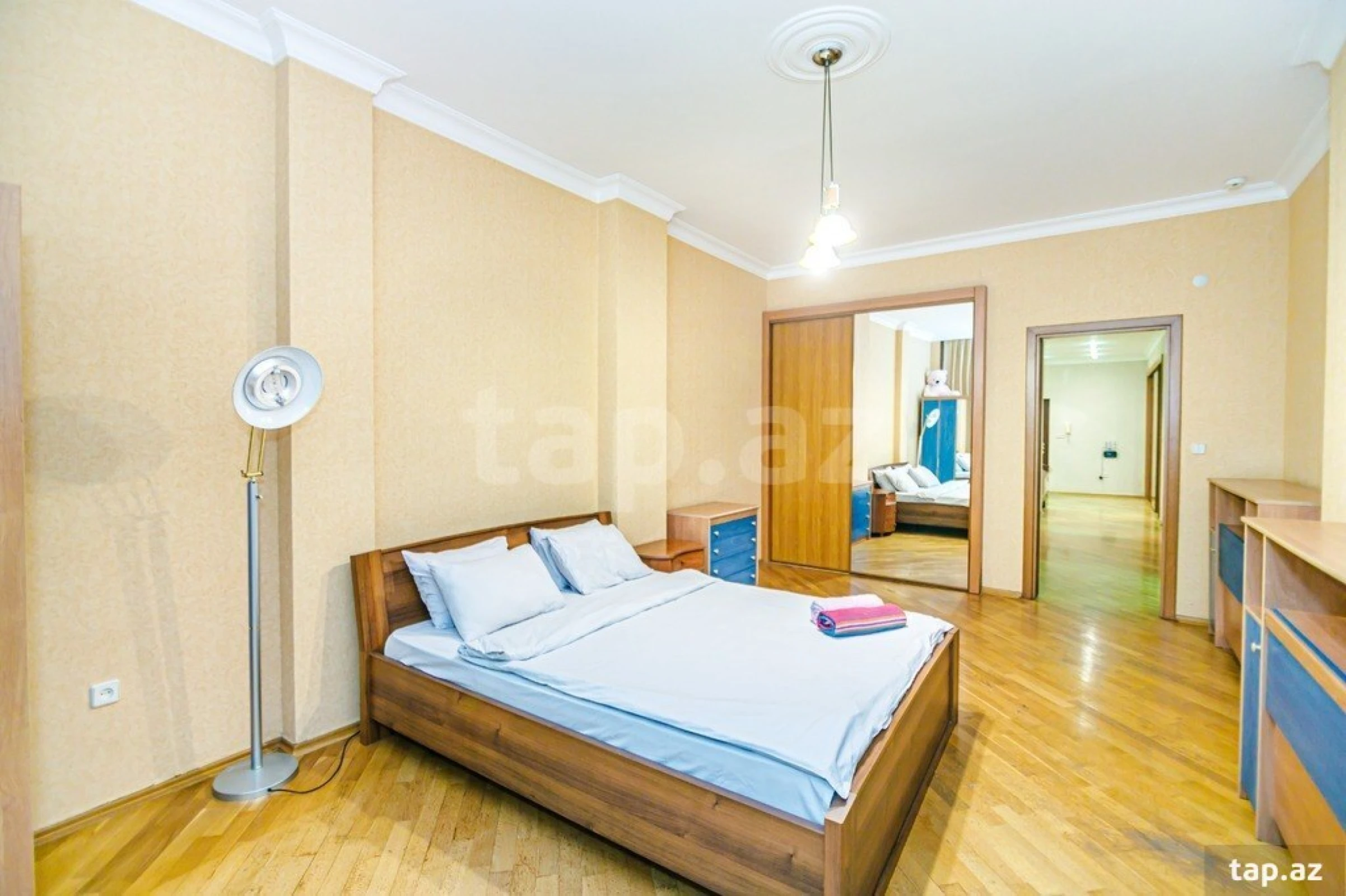 Kirayə verilir 3 otaqlı yeni tikili 205 m²